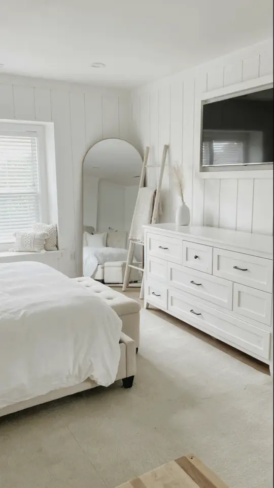 Neutral Modern Farmhouse Decor | Functional Body Mirrors for Bedrooms & Closets