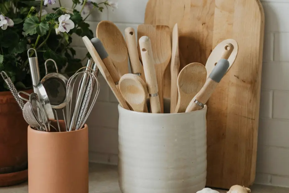 Simple Ceramic Utensil Jar for Spring Farmhouse Kitchen Decor