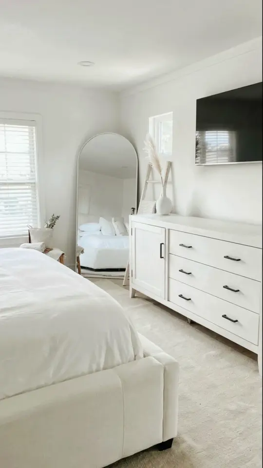 Neutral Home Decor with a Vintage Body Mirror | Cozy Farmhouse Fall Bedroom Ideas